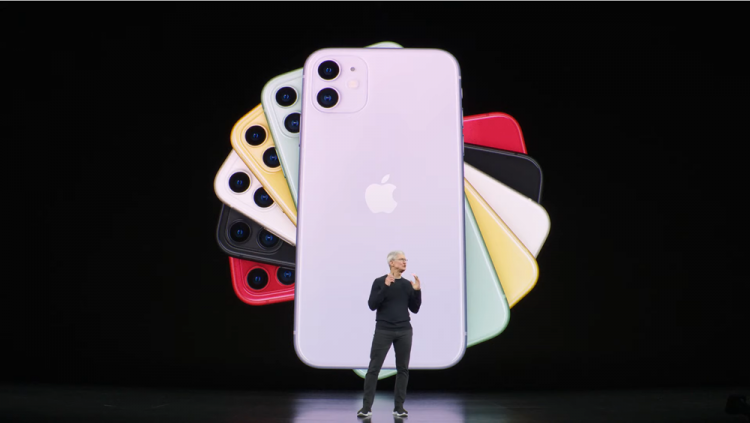 팀 쿡 애플 CEO가 10일(현지시간) 미국 캘리포니아 쿠퍼티노에 위치한 스티브잡스 극장에서 열린 '애플 스페셜 이벤트 2019' 무대에서 '아이폰11'을 소개하고 있다. [사진=애플]