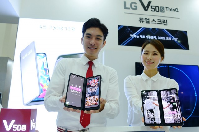 LG전자가 하반기 전략 스마트폰으로 내놓은 V50S와 듀얼스크린. 