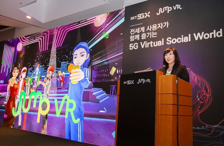 전진수 SK텔레콤 5GX서비스사업단장이 '버추얼 소셜 월드'를 소개하고 있다. [사진=SK텔레콤]