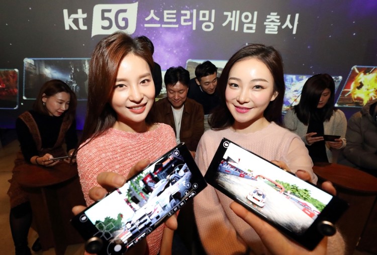 KT는 20일, PC나 콘솔에서만 가능했던 고사양 대작 게임을 스마트폰에서 즐길 수 있는 ‘5G 스트리밍 게임’ 서비스를 출시한다고 밝혔다. [사진=KT]