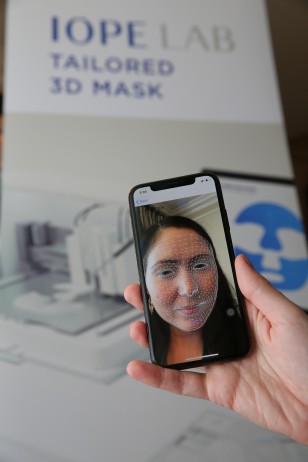 CES 2020 3D프린팅 맞춤마스크팩얼굴 계측 장면 출처=아모레퍼시픽
