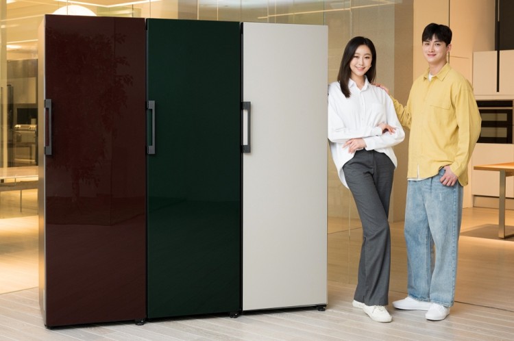 삼성전자 모델이 수원 삼성전자 디지털시티 프리미엄하우스에서 비스포크 냉장고 신제품을 소개하고 있다. [사진=삼성전자]