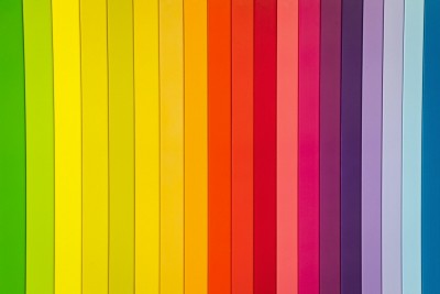컬러테라피는 색의 에너지 성질을 이용하여 심리 치료를 하는 요법임과 동시에 21세기 대체 의학으로도 주목받고 있다.