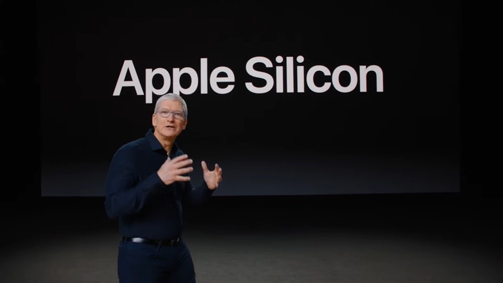 팀 쿡 애플 CEO가 맥북에 자사 프로세서 탑재 소식을 발표하고 있다. [사진=애플]