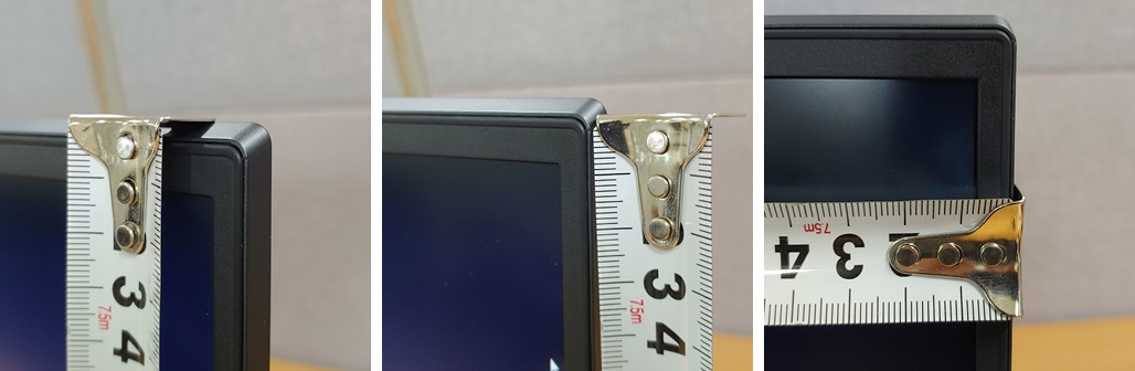 측변 베젤은 0.7cm, 상단 베젤은 0.8~1cm를 차지한다.