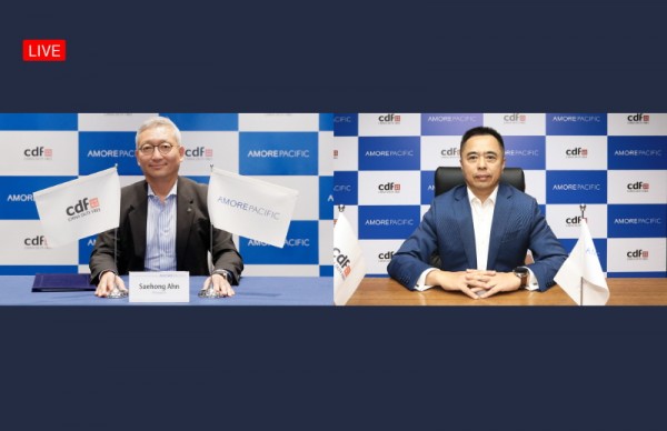 전략적 비즈니스 파트너십 체결식에 안세홍 아모레퍼시픽 사장(왼쪽)과 찰스 첸 CDFG 회장이 온라인으로 참여하고 있다.