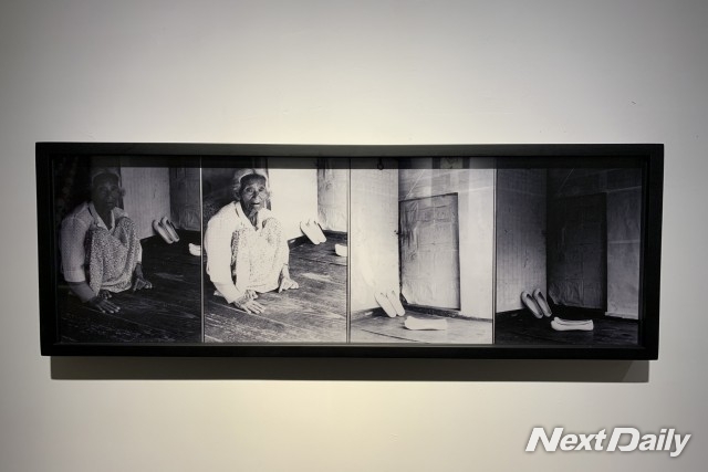 박영숙, ‘먼 길 떠난 할머니’, 1988, 젤라틴 실버 프린트, 24x67cm