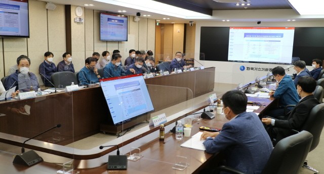 14일 더존비즈온이 대전광역시 유성구 한국가스기술공사에서 '차세대 정보시스템 구축 사업' 중간보고회를 갖고 있다.