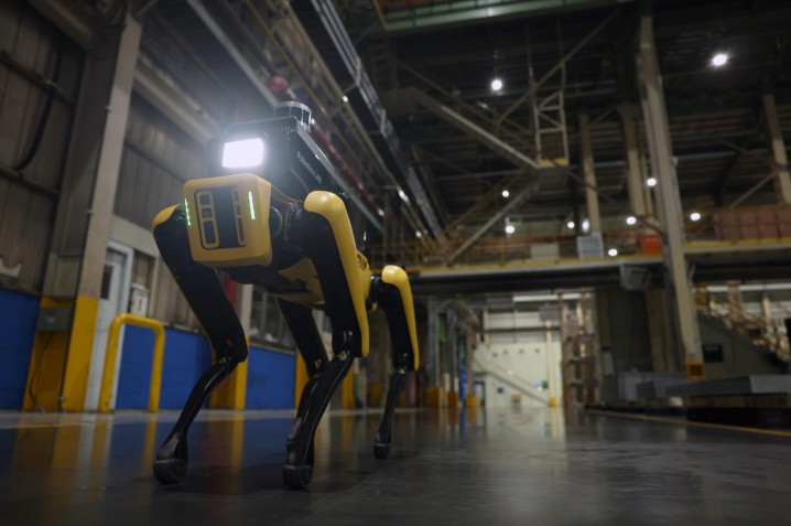 현대자동차그룹이 보스턴 다이내믹스와 첫 번째 프로젝트 ‘공장 안전 서비스 로봇’을 공개했다. 사진=현대차그룹