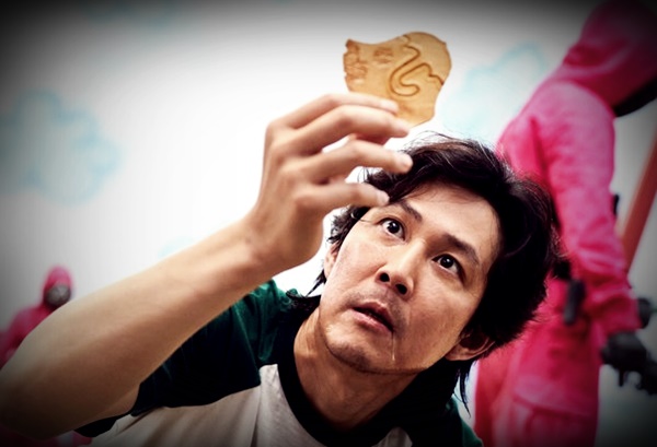 현실 세계를 압축적으로 보여 준 '오징어 게임'의 한 장면.