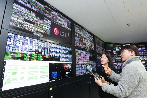 LG유플러스 안양사옥에서 방송 회선을 관제하는 LG유플러스 임직원의 모습.