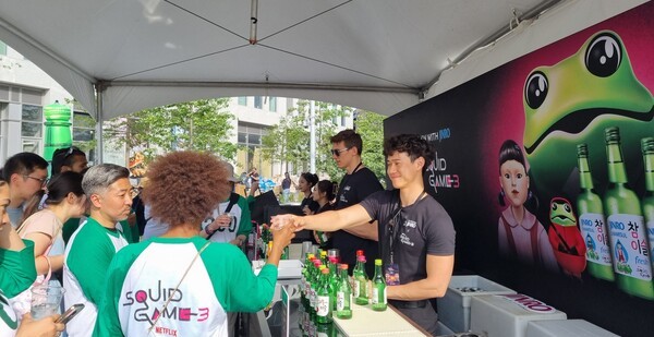 하이트진로, 오징어 게임 시즌3 뉴욕 팬 이벤트 단독 부스 운영 현장