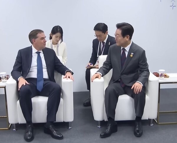 AWS 맷 가먼 CEO와 접견 중인 이재명 대통령 사진_KTV 유튜브 갈무리