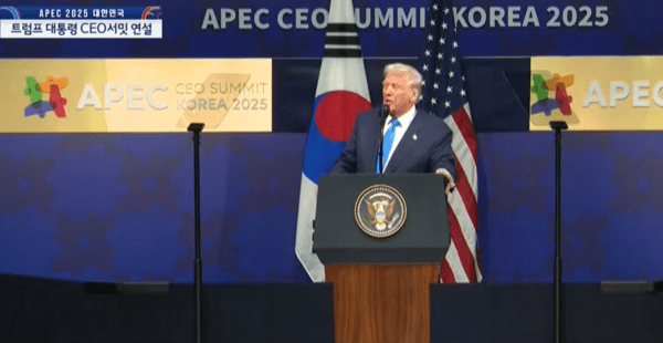 트럼프 미국 대통령이 29일 경주에서 열린 2025 APEC CEO서밋에서 특별연설을 하고 있다. 출처=KBS 방송 캡처