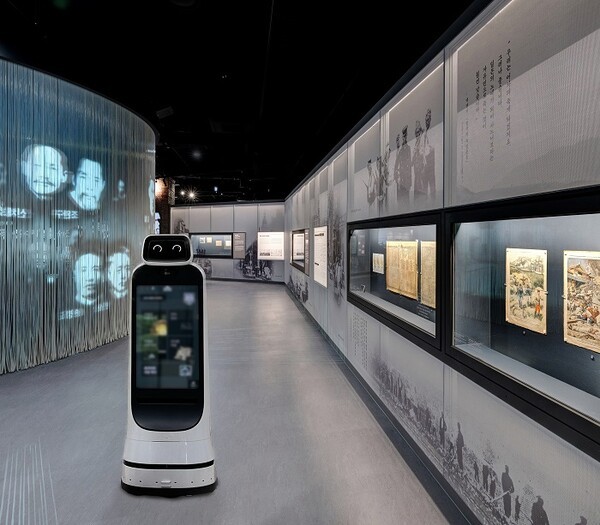 한국문화정보원, 생성형 AI 기반 전시해설 로봇 '큐아이2.0' 첫 선 - 뉴스 썸네일 이미지