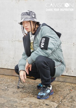 캠스콘, ‘쇼미더머니777’ 프로듀서 ‘넉살’과 함께한 화보 ‘THE GOD OF S... - 뉴스 썸네일 이미지